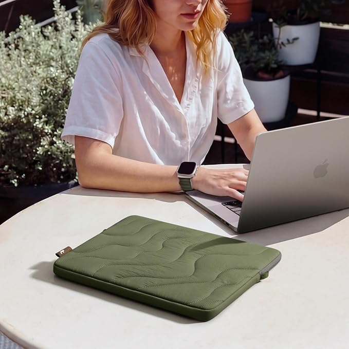 tomtoc 360 Protective Puffy Laptop Sleeve for 14-inch MacBook Pro M5 Pro/Max (2026) A3426 A3427, M4/M3 Pro/Max A3434 A3112 A3401 13.5/13.8-inch Surface Laptop 7(Copilot+ PC)/6/5/4/3, Quilted Design