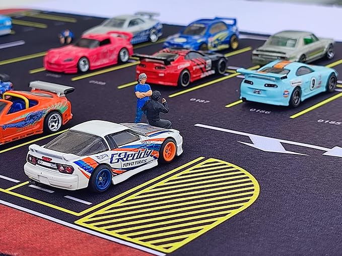 XXL 1/64 Scale Parking Lot Mouse Pad 90x40cm Non-Slip Rollable Desk Mat | Large Diorama Playmat for Hot Wheels, Matchbox, Mini GT, Tarmac, Inno64 and Diecast Car Collectors, Kids and Gamers